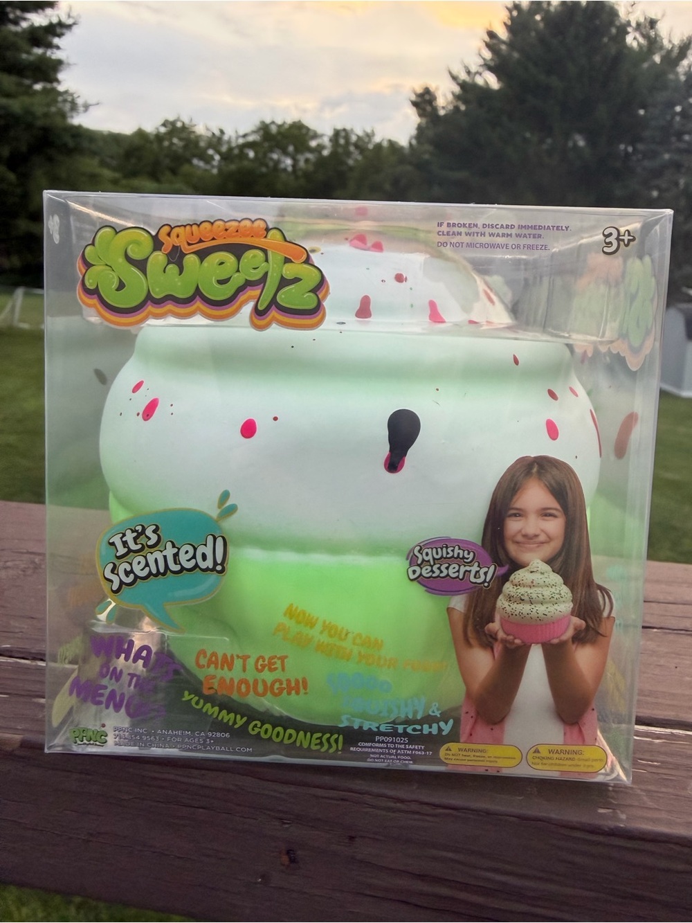 Squeeze Sweetz Scented Squishy Cupcake  - Mint Green & White